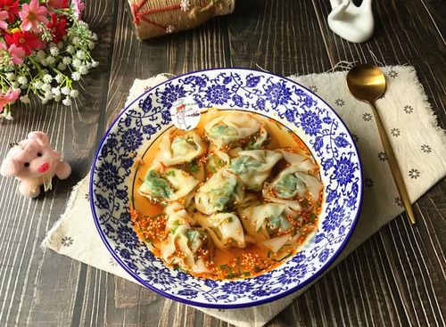 半袋野菜一塊肉,做菜肉餛飩,皮簿餡足清香味美,一口一個(gè)真過癮